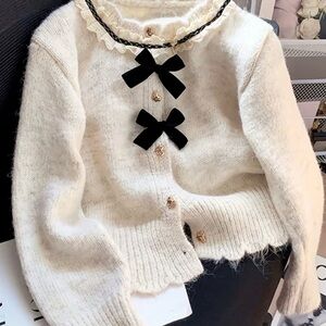 Elegant White Sweater with Black Bow Accents